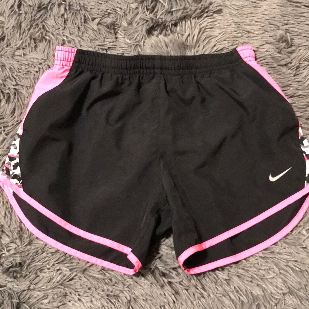Girls Nike tempo run shorts!